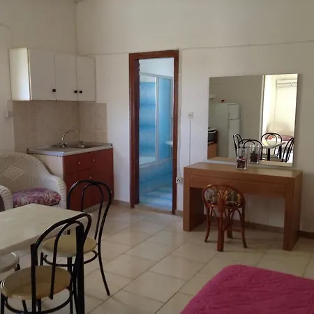 Apartment Hotel Maravelias *