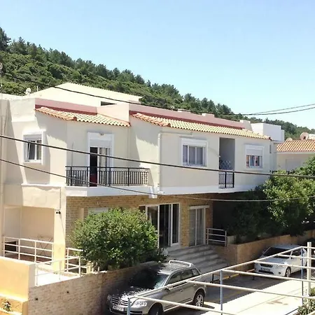 Apartment Hotel Maravelias *
